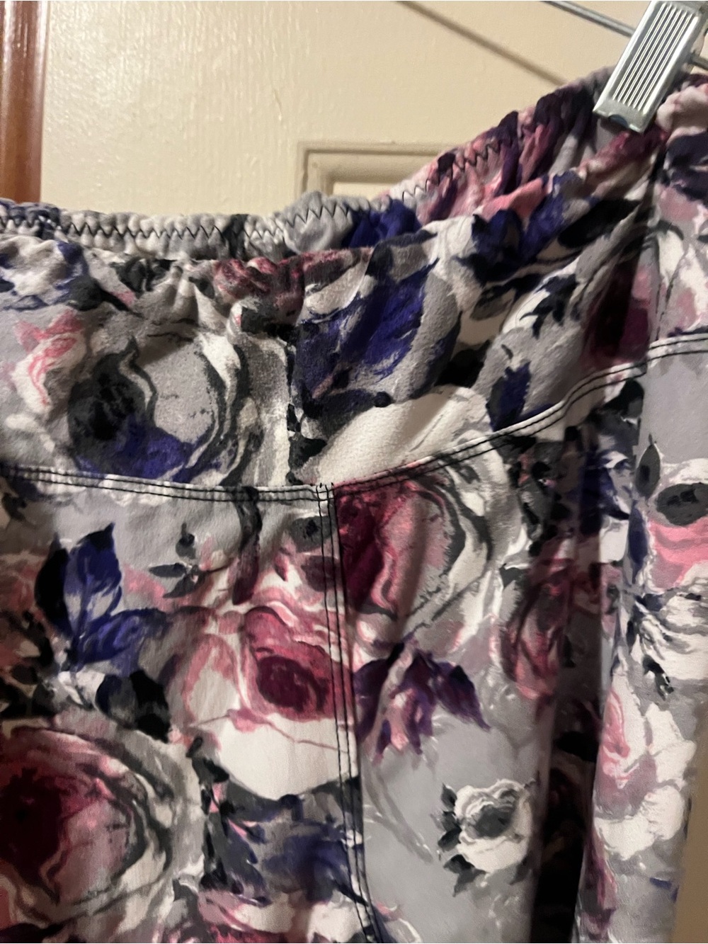 Soft and Comfortable Floral Pattern Leggings - Picture 3 of 4